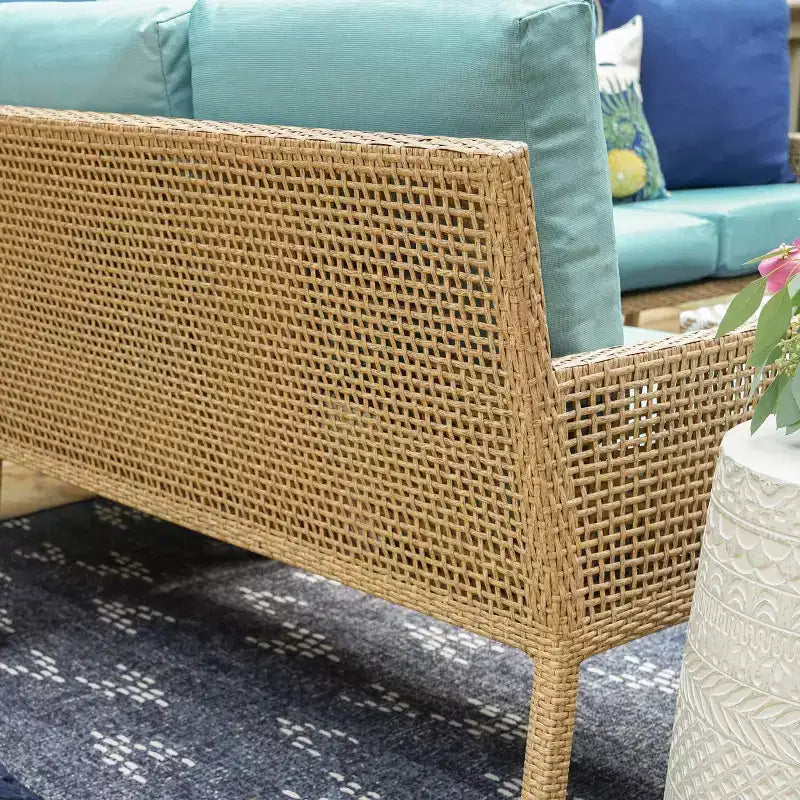 Sofá seccional de mimbre de 5 piezas Riviera de Leisure Made, con tela azul spa