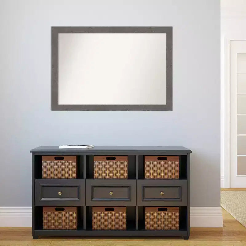 101,6 cm x 71,12 cm-es, fazetta nélküli, rusztikus deszkamintás keskeny falitükör fürdőszobai mosdó fölé – Amanti Art: rögzítőelemekkel