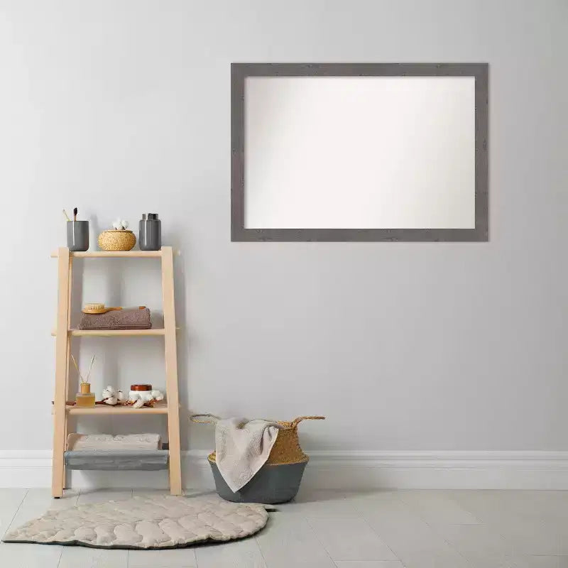 101,6 cm x 71,12 cm-es, fazetta nélküli, rusztikus deszkamintás keskeny falitükör fürdőszobai mosdó fölé – Amanti Art: rögzítőelemekkel