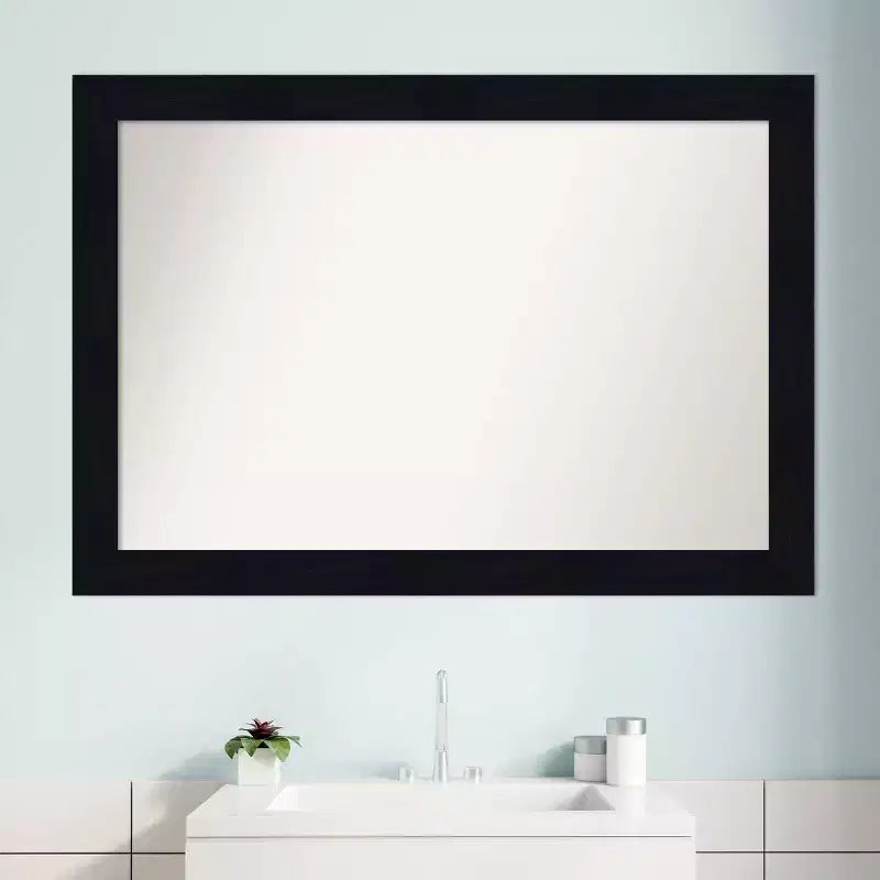 101,6 cm x 71,12 cm-es, fazetta nélküli, sötétkék hajópadlómintás fa fürdőszobai falitükör – Amanti Art: téglalap alakú, rögzítőelemekkel