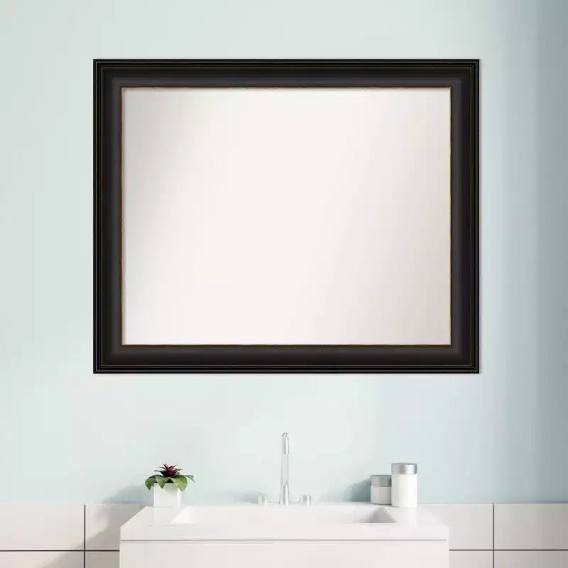 83,82 cm x 68,58 cm-es, fazetta nélküli Trio olajdörzsölt bronz fürdőszobai falitükör – Amanti Art: rögzítőelemekkel, téglalap alakú