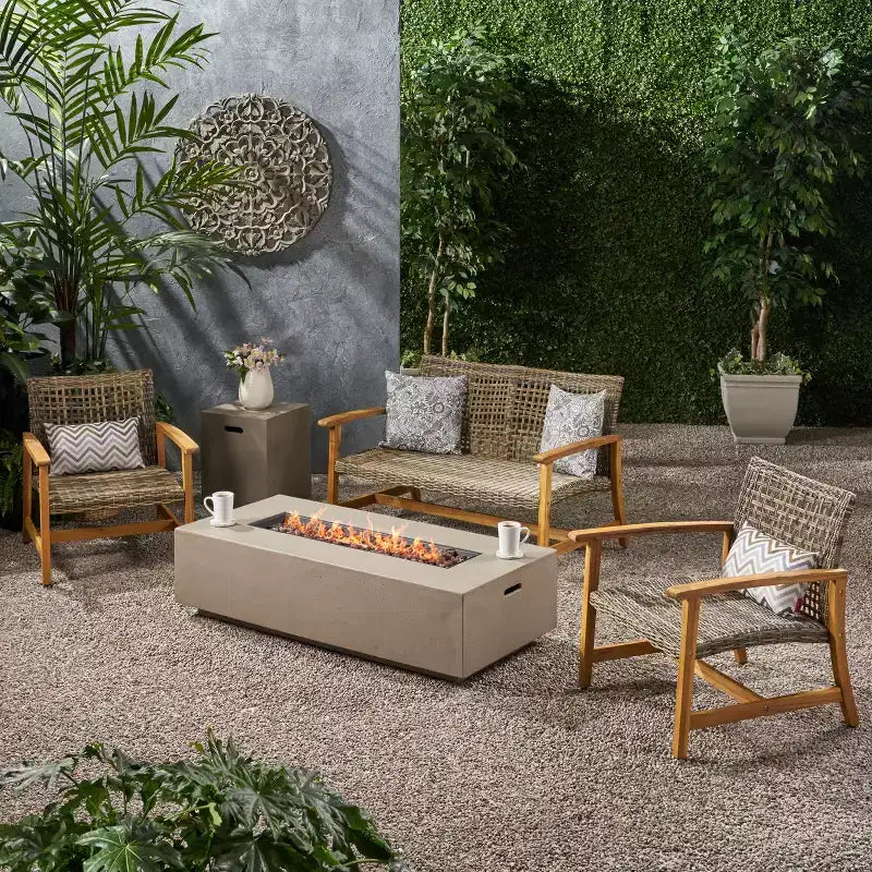 Christopher Knight Home Augusta kültéri akácfa- és fonott, 4 személyes társalgógarnitúra tűzrakóhellyel