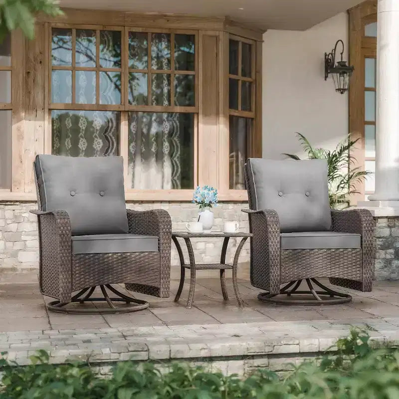 Fauteuils pivotants à bascule en résine tressée de patio ALAULM, 3 pièces, avec 1 table basse en rotin