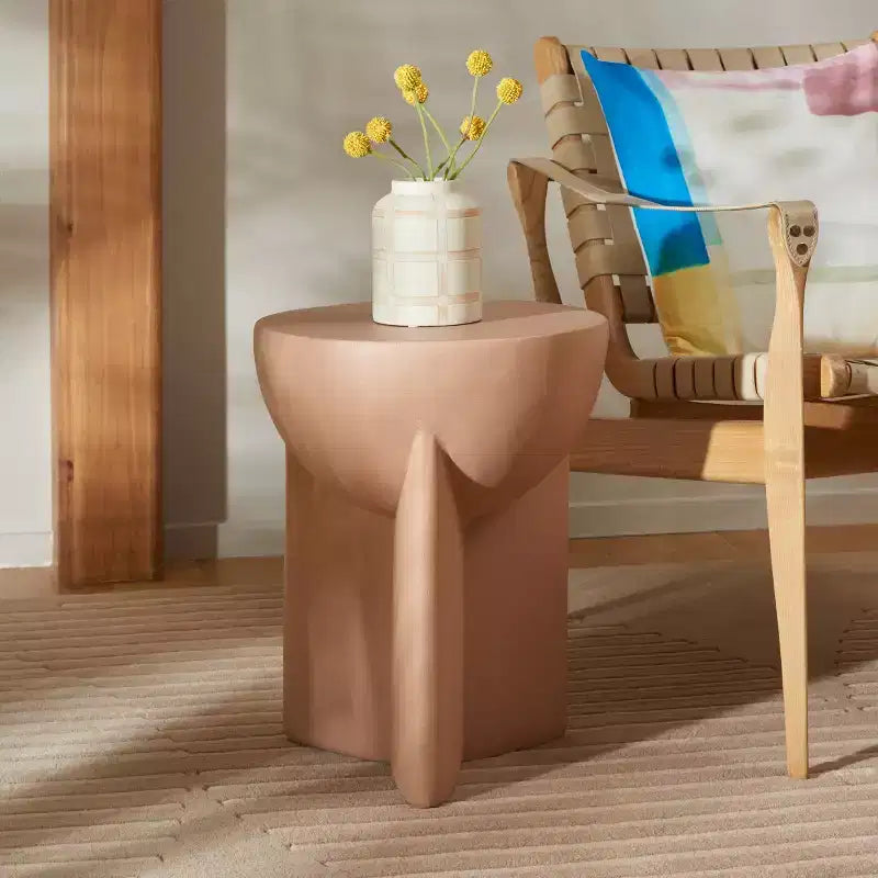 Round Accent Table with Sculpted Legs