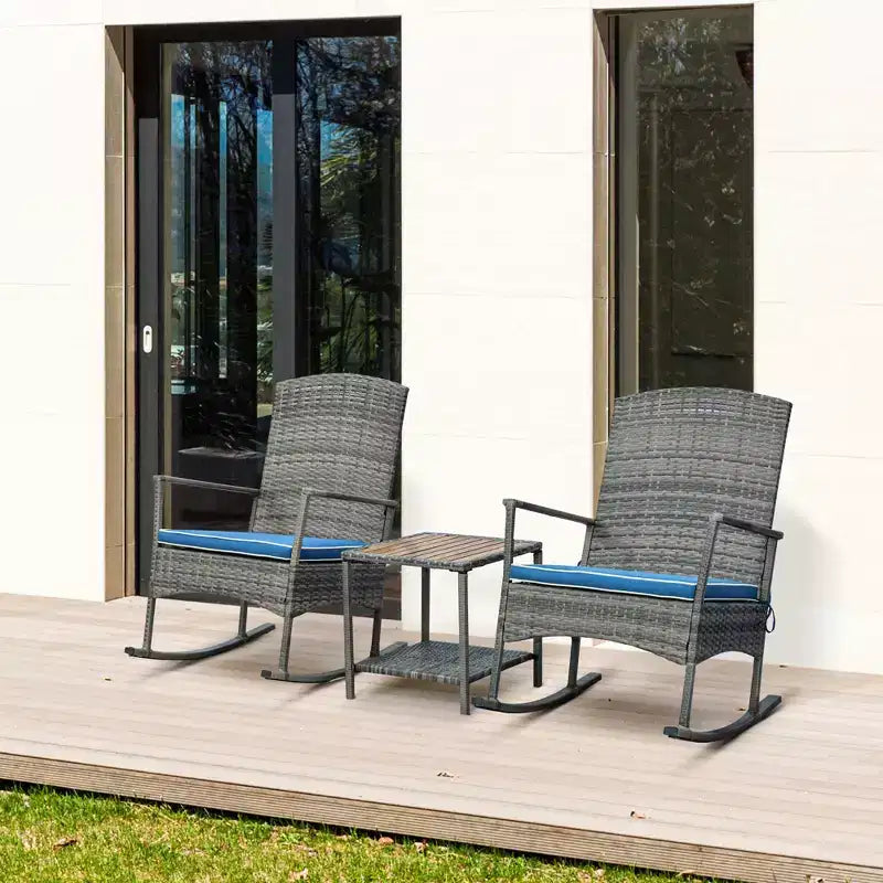 Outsunny Ensemble de 3 fauteuils à bascule d’extérieur en rotin PE, fauteuils inclinables à bascule en résine tressée avec coussin moelleux et table basse avec plateau en bois naturel, pour jardin, arrière-cour et véranda