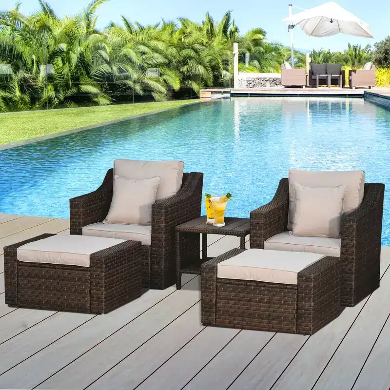 Ensemble de mobilier de terrasse Outsunny de 5 pièces, ensemble de fauteuils de conversation et pouf en rotin PE toutes saisons, avec table, coussins et oreillers inclus