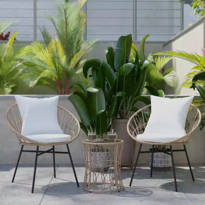 Ensemble de jardin bohème Emma and Oliver 3 pièces – fauteuils papasan en corde imitation rotin avec coussins et table d’appoint à plateau en verre