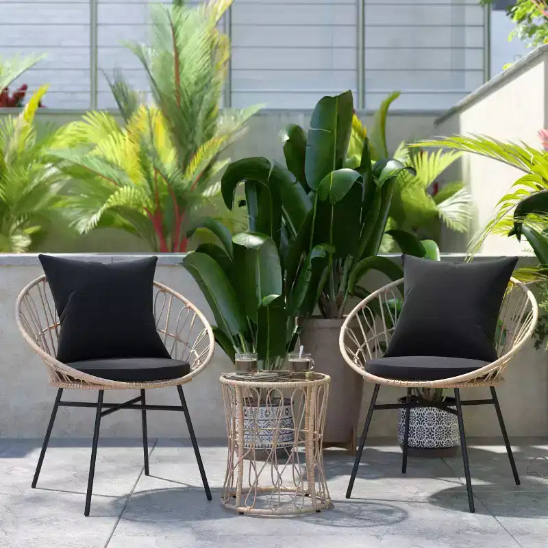 Ensemble de jardin bohème Emma and Oliver 3 pièces – fauteuils papasan en corde imitation rotin avec coussins et table d’appoint à plateau en verre