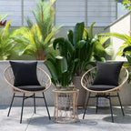 Ensemble de jardin bohème Emma and Oliver 3 pièces – fauteuils papasan en corde imitation rotin avec coussins et table d’appoint à plateau en verre