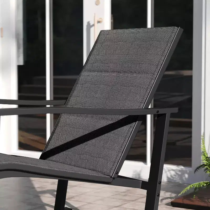 Ensemble de jardin Emma and Oliver 3 pièces avec fauteuils à bascule d’extérieur en matériau Flex Comfort et table à plateau en verre à structure métallique