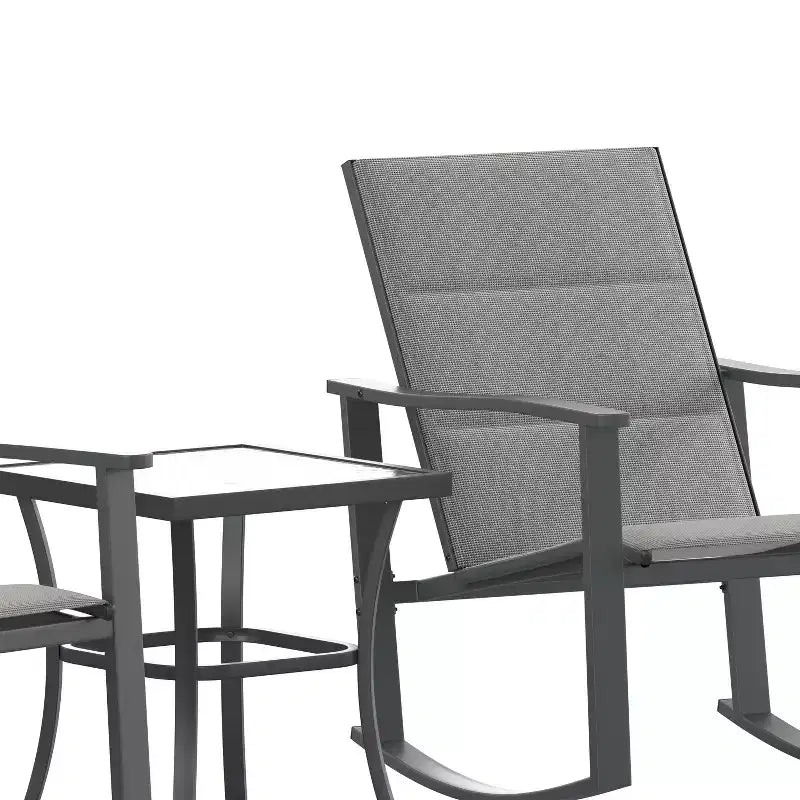 Ensemble de jardin Emma and Oliver 3 pièces avec fauteuils à bascule d’extérieur en matériau Flex Comfort et table à plateau en verre à structure métallique