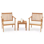 Ensemble de mobilier de patio en bois Costway, 3 pièces, chaises et table basse en bois d’acacia avec coussins moelleux, gris/blanc