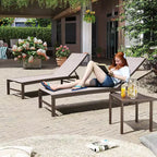 Set Crestlive Products da 3 pezzi con sedie chaise longue da patio per esterno con struttura in metallo e tavolino laterale